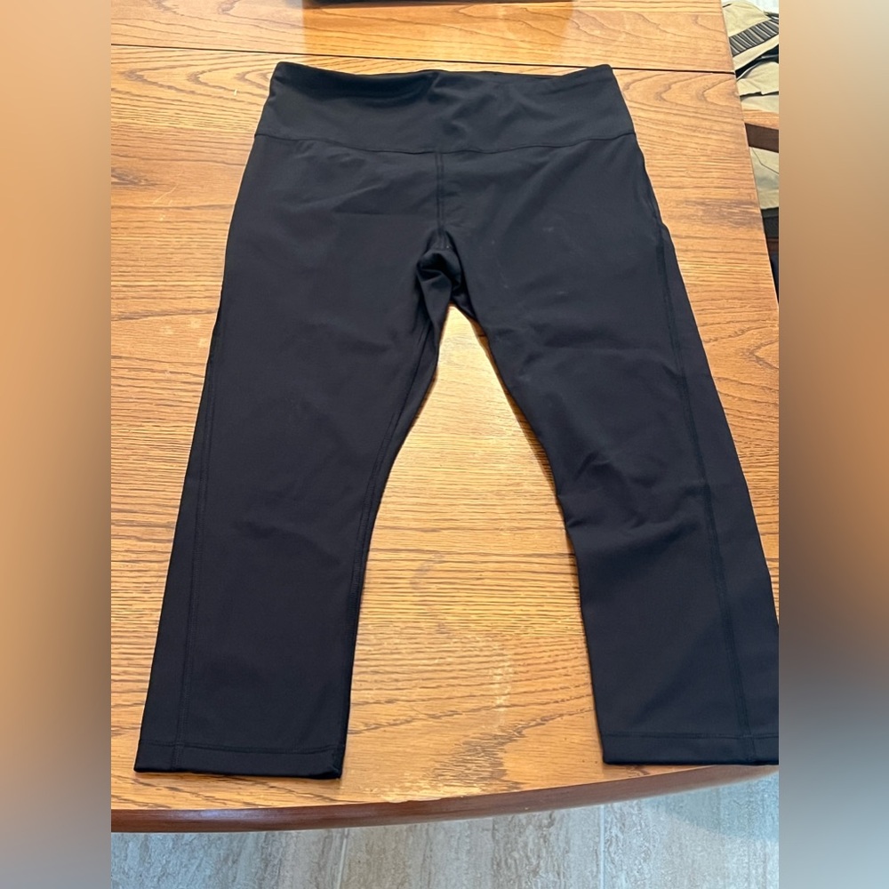 Lady Athleta ultimate stash pocket capri
